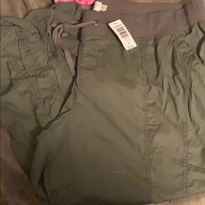 Army green capris